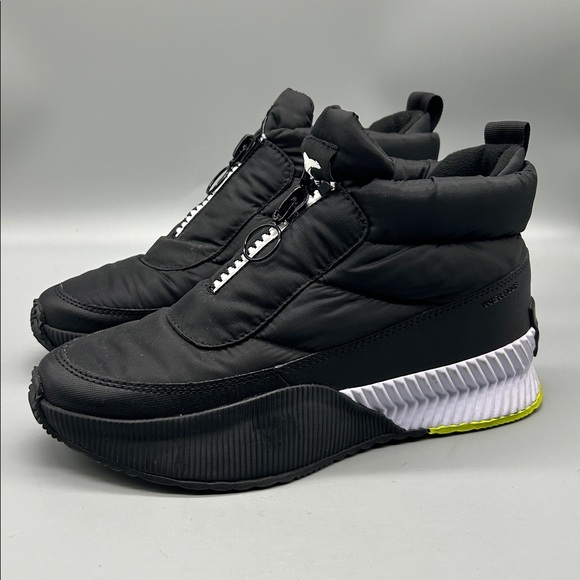 Sorel Out N About III Puffy Waterproof Zipper Boot | Black/White Size 9 - Picture 2 of 6